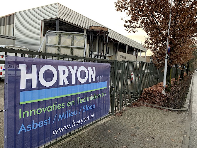 Horyon banner tijdens sloopwerkzaamheden