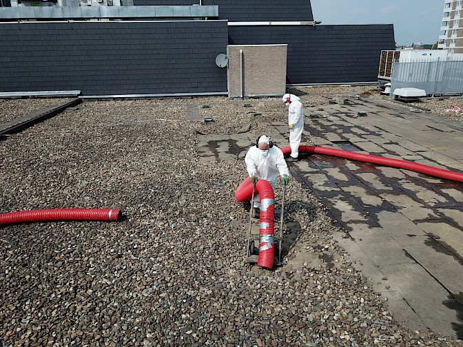 Asbestsanering dakgrind op dak Den Bosch