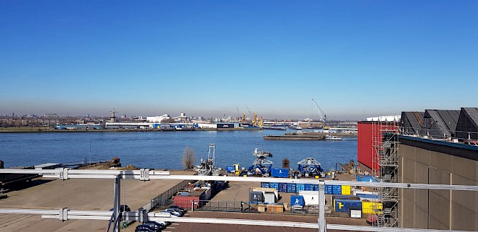 Uitzicht Haven Rotterdam tijdens asbestsanering